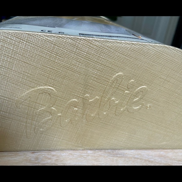 Special Edition 2000 Celebration Barbie - Picture 5 of 5